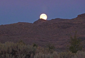 Full moon Wildhorse Reservoir NV