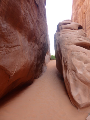 Sand Dune Arch trail