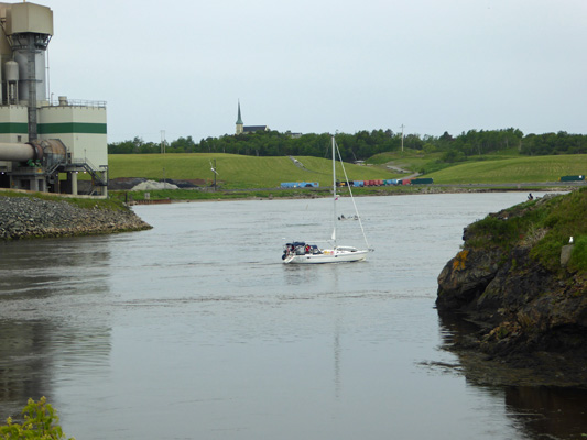 Boat going up Reversing Falls Slack Tide