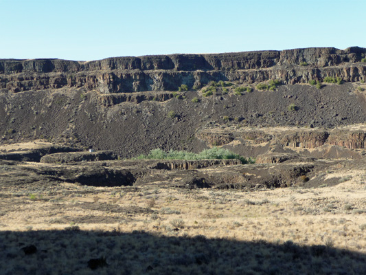 Pot holes in coulee floor Sun Lakes State Park