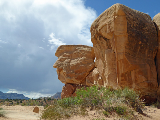 Giant head Devil's Garden