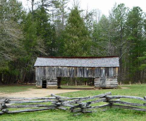 Drive-thru barn Cades Cove