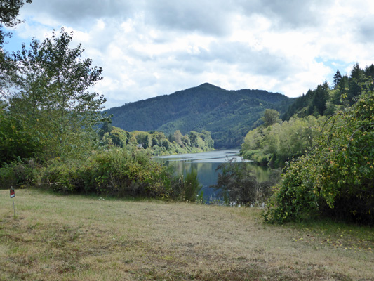 Umpqua River looking east