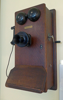 Old crank phone