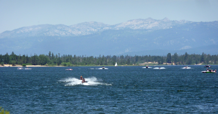Boat traffic on Lake Cascade ID