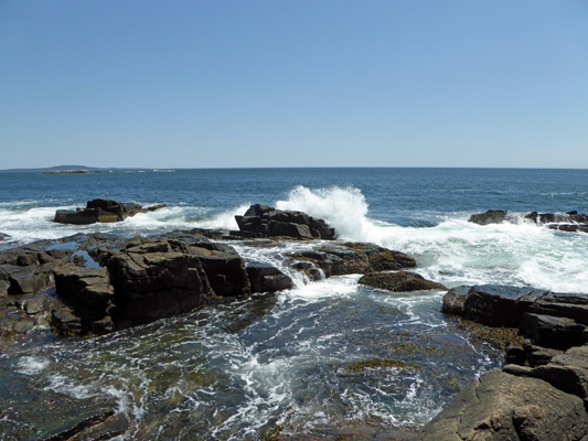 Surf on rocks near Thunder Hole