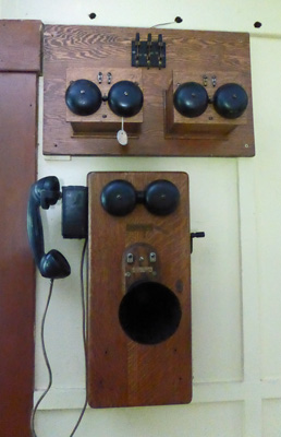 Old crank phone