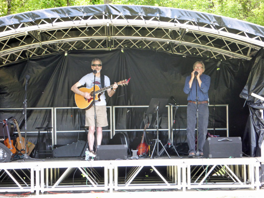 Guitar player and harmonica player