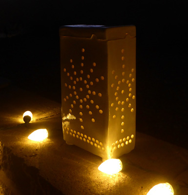 Lit crreamic luminaria