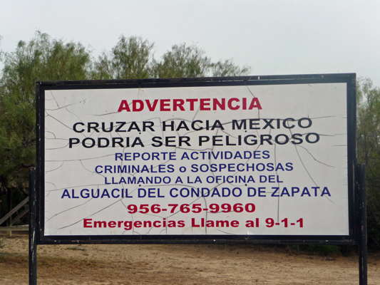 Falcon Lake Warning Sign Spanish